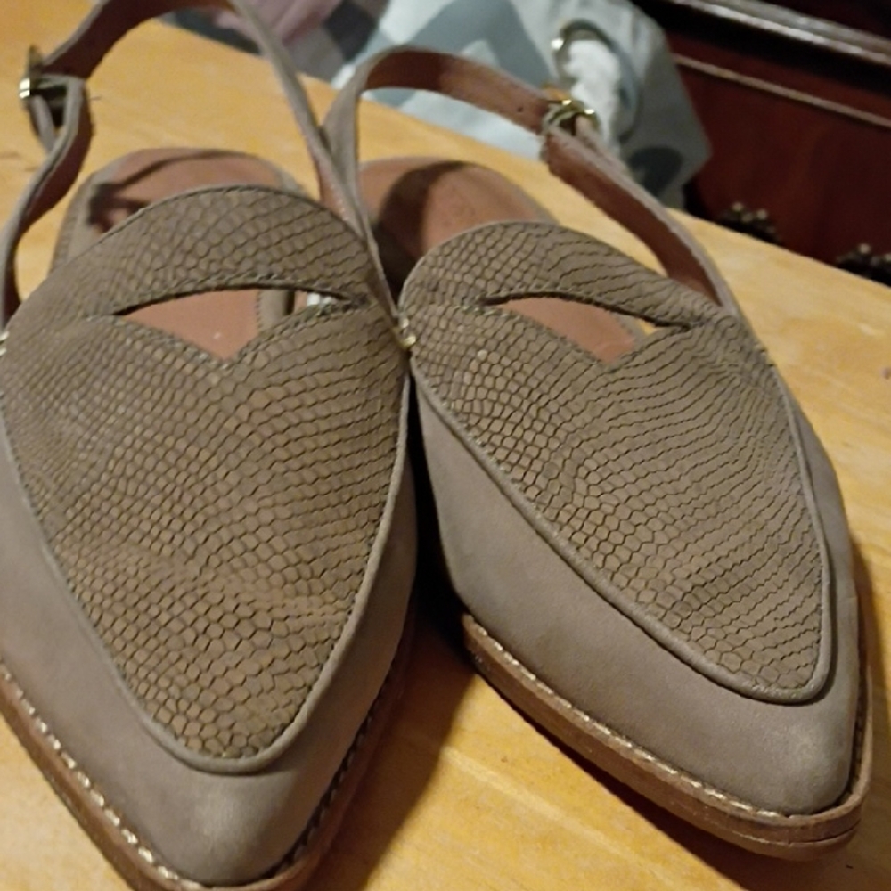 Stylish Tan Slingback Flats